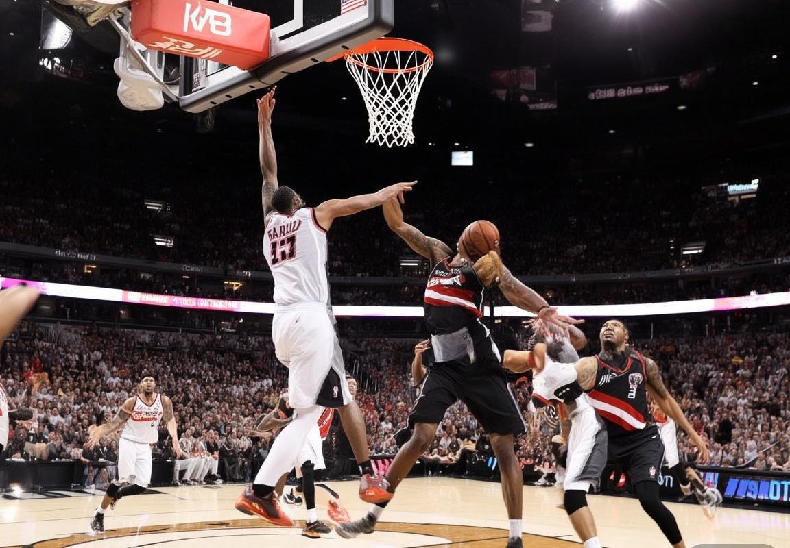 2015年NBA焦点战：马刺对阵开拓者精彩瞬间回顾(图1)