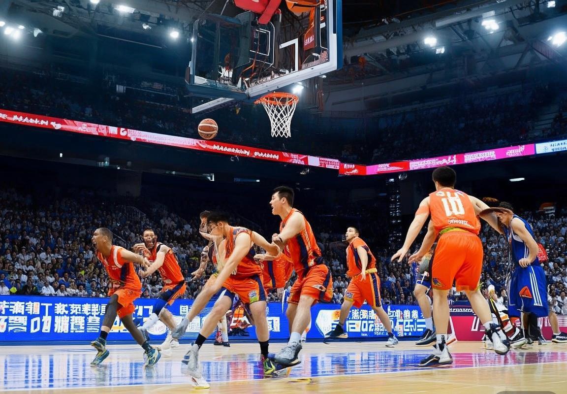 2020 CBA青岛新疆巅峰对决：精彩瞬间与赛事解析(图1)